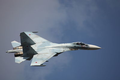 Российский Су-27 перехватил над Балтийским морем самолет ВВС США