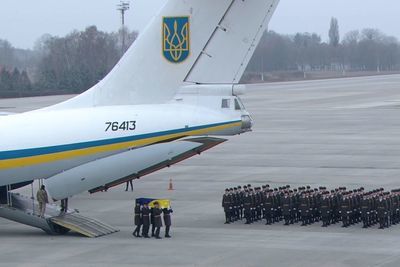 В киевский аэропорт &quot;Борисполь&quot; прибыл самолет с телами погибших в авиакатастрофе под Тегераном