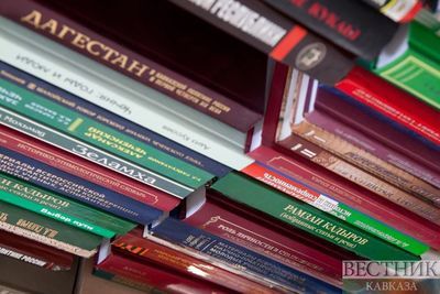 Чеченские волонтеры обеспечили книгами пенсионеров 