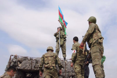 Флаг Азербайджана реет на посту, где Мубариз Ибрагимов уничтожил живую силу ВС Армении (ВИДЕО) 