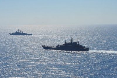 Моряки ЧФ России наблюдают за очередным кораблем НАТО