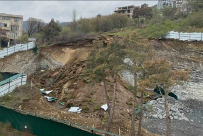 Земля провалилась под строящимся элитным жильем в Тбилиси