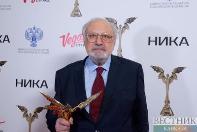 Рустам Ибрагимбеков получил премию &quot;Ника&quot; в номинации &quot;Честь и достоинство&quot;