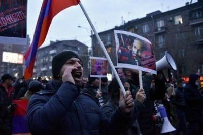 В Ереване завершается митинг сторонников Кочаряна