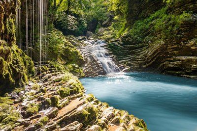 Десять причин посетить Адыгею - край живописных водопадов, древнейших дольменов и амманитов