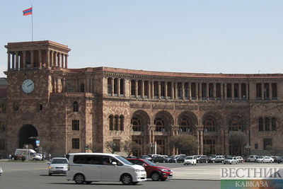 Оппозиционеры в Ереване заблокировали здание МИД Армении