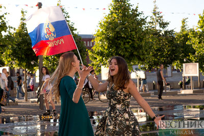 Россия отмечает День флага
