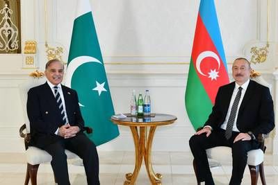 Премьер Пакистана прибыл в Баку