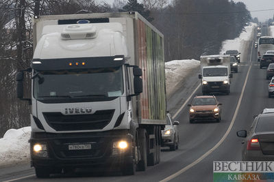 Снегопад не пустил грузовики в Ставрополь 