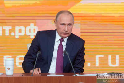 Путин поздравил жителей России с Днем Конституции