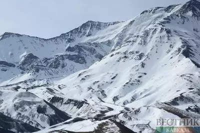 Грузинские спасатели нашли тело попавшего под лавину мужчины