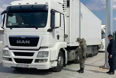 Казахстан возобновил работу КПП на границе с Россией после месячной паузы